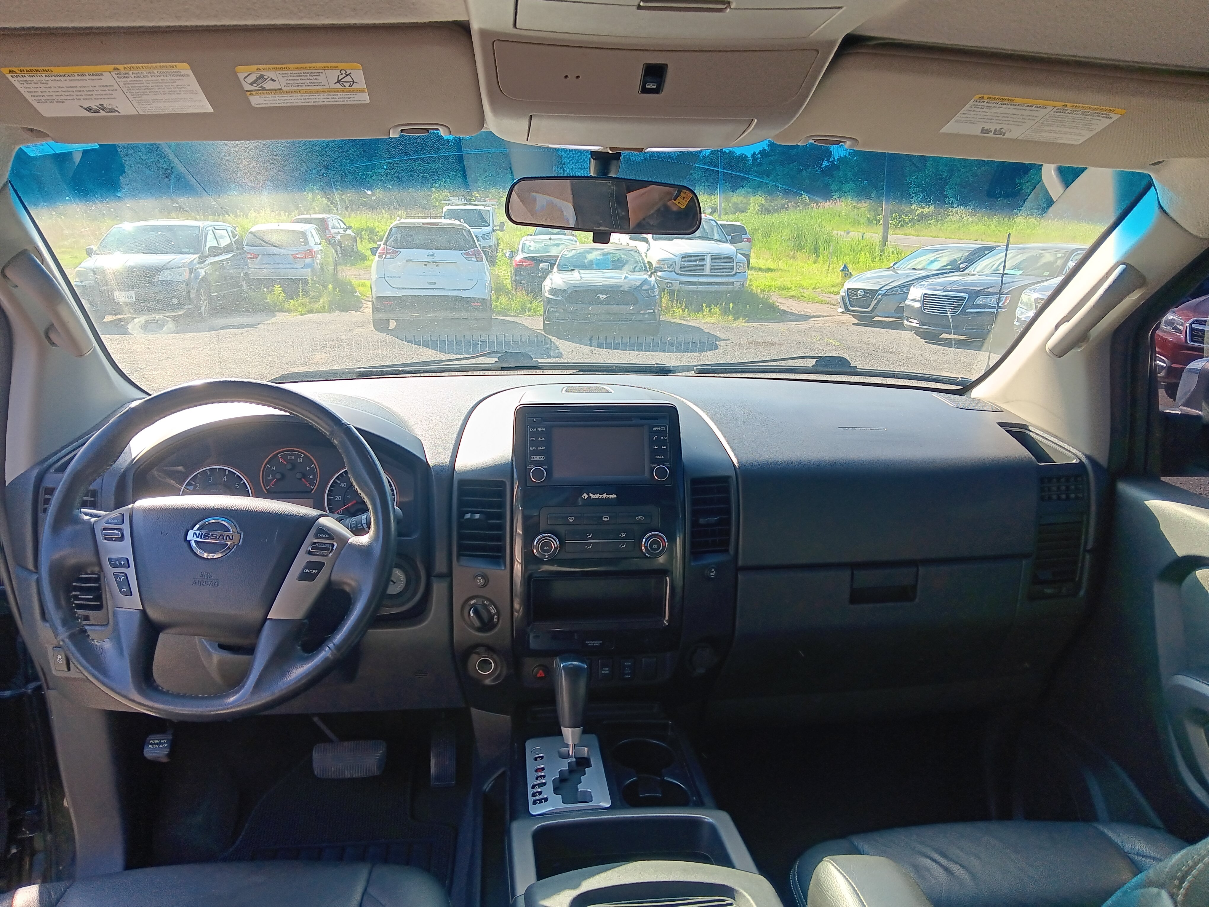 Used 2015 Nissan Titan SV w/ SV Value Truck Package AWD/4WD image 10