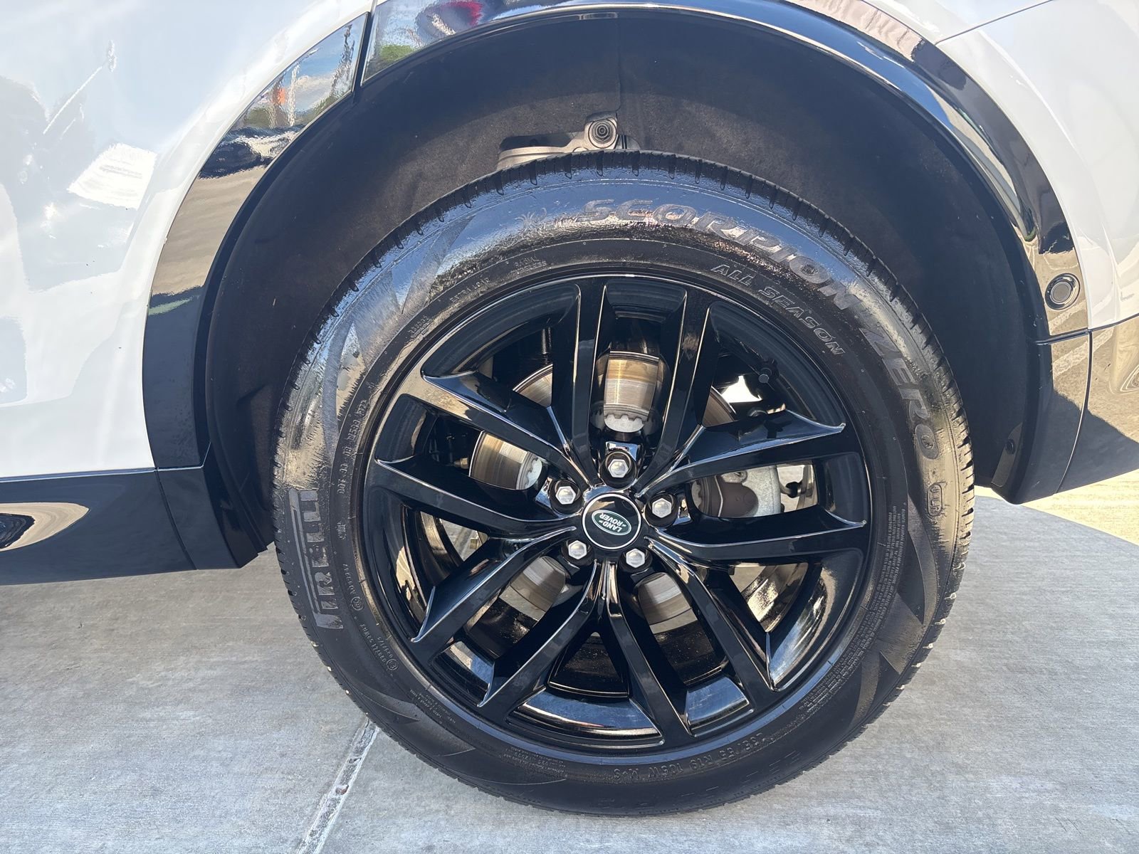 Certified 2025 Land Rover Discovery Sport Dynamic SE image 8