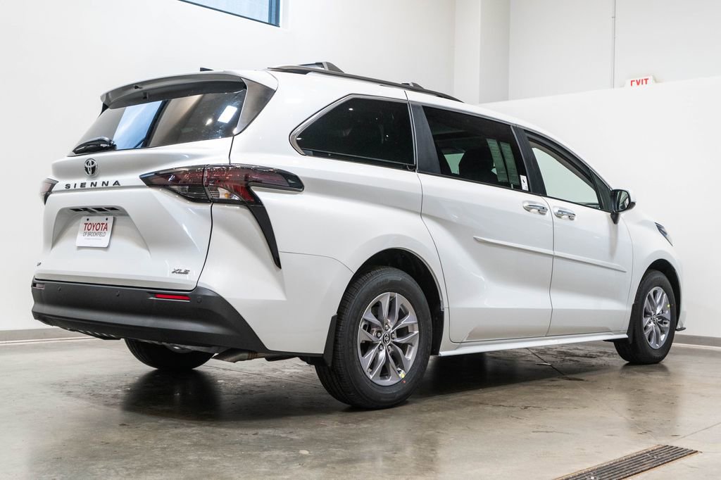 New 2026 Toyota Sienna XLE FWD image 9