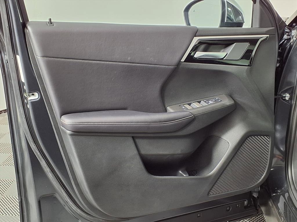 New 2025 Mitsubishi Outlander SE image 21