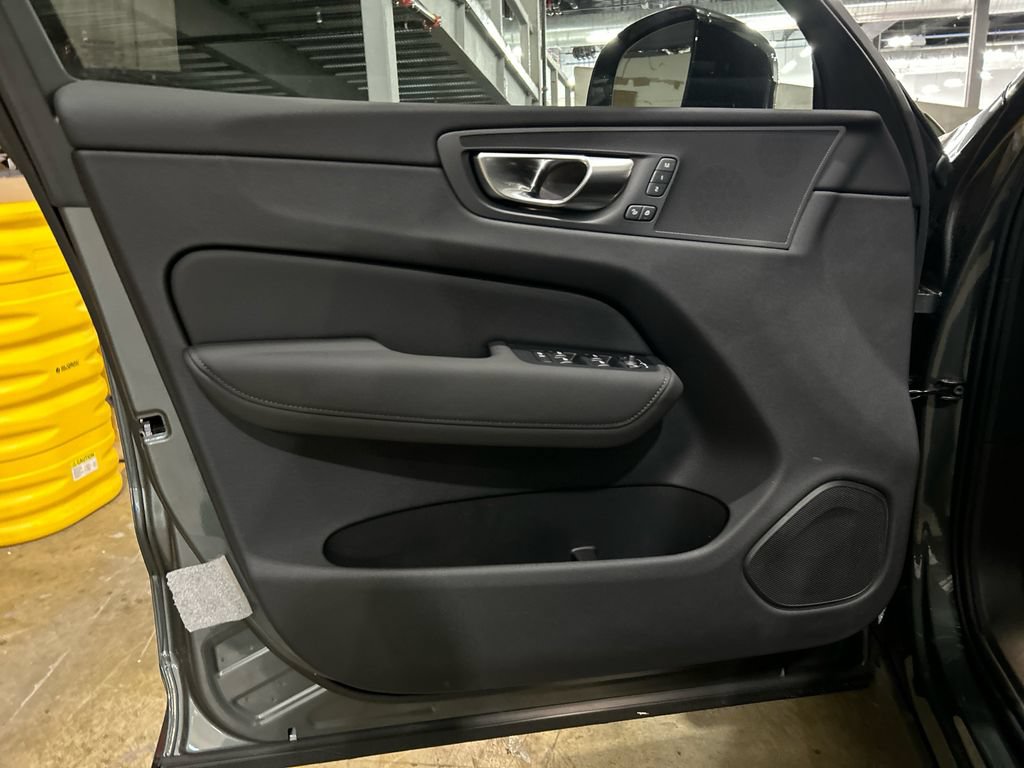 New 2026 Volvo XC60 B5 Plus w/ Climate Package AWD/4WD image 9