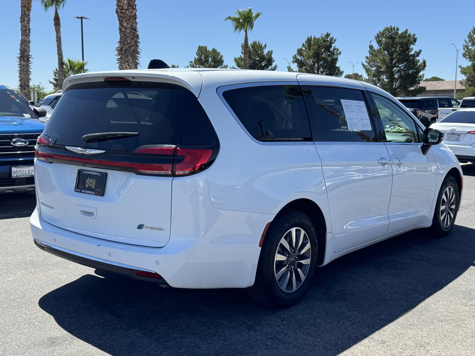 Used 2024 Chrysler Pacifica Limited FWD image 6