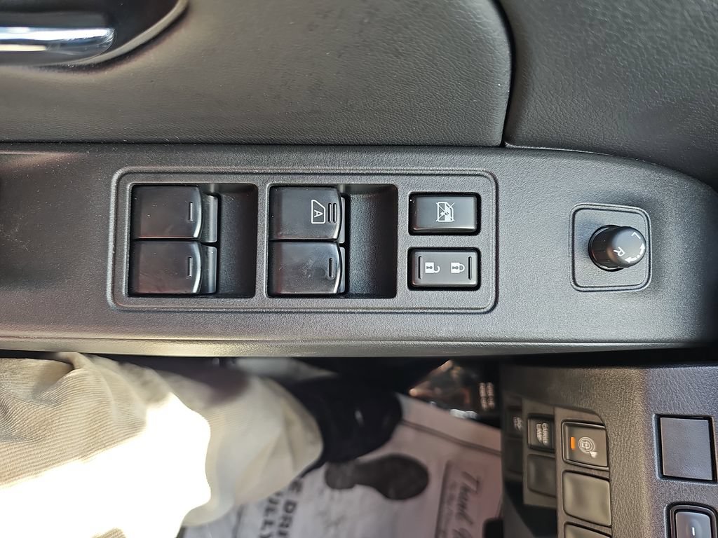 Used 2025 Nissan Frontier SV RWD image 31