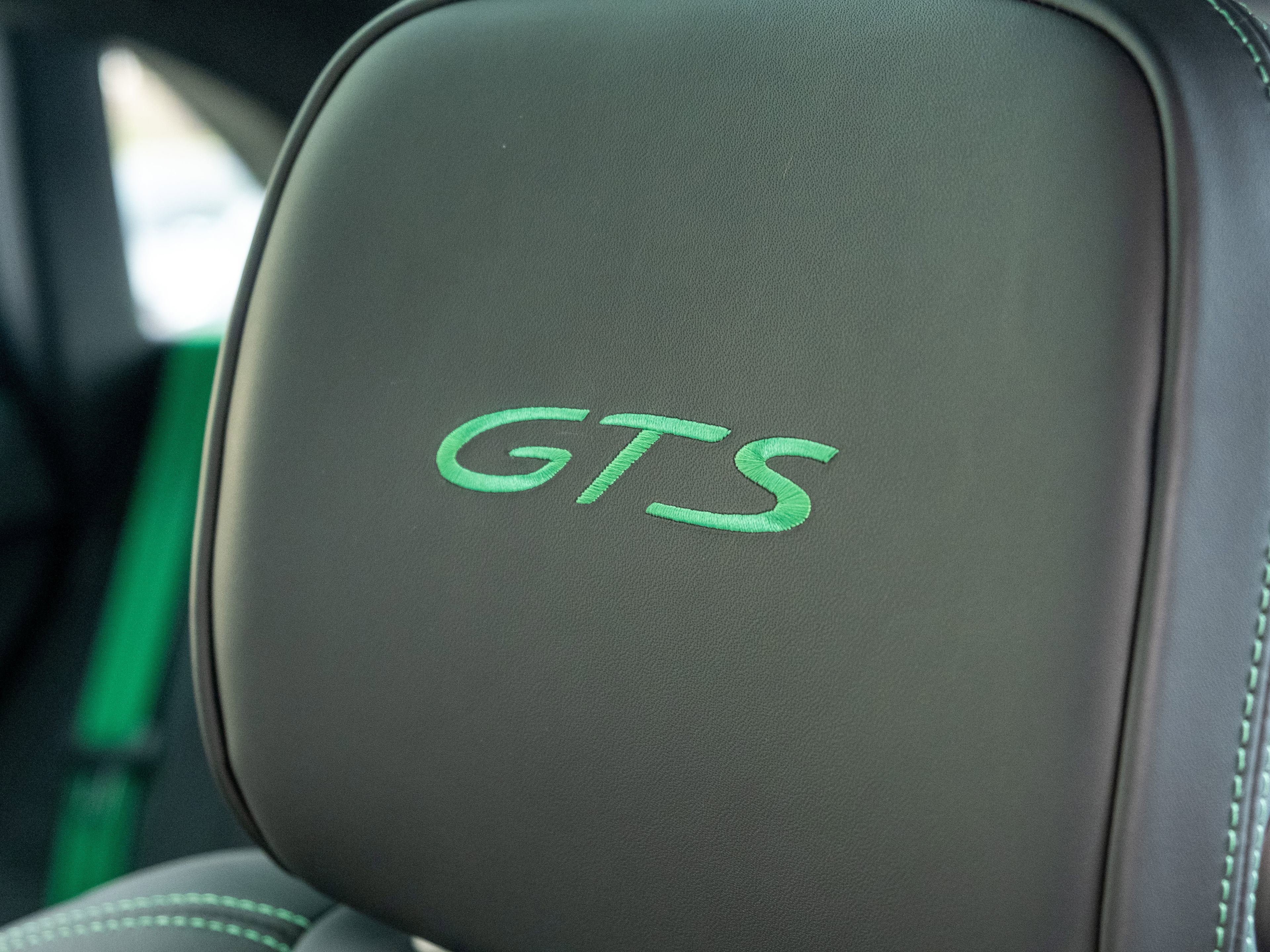 Certified 2025 Porsche Macan GTS image 24