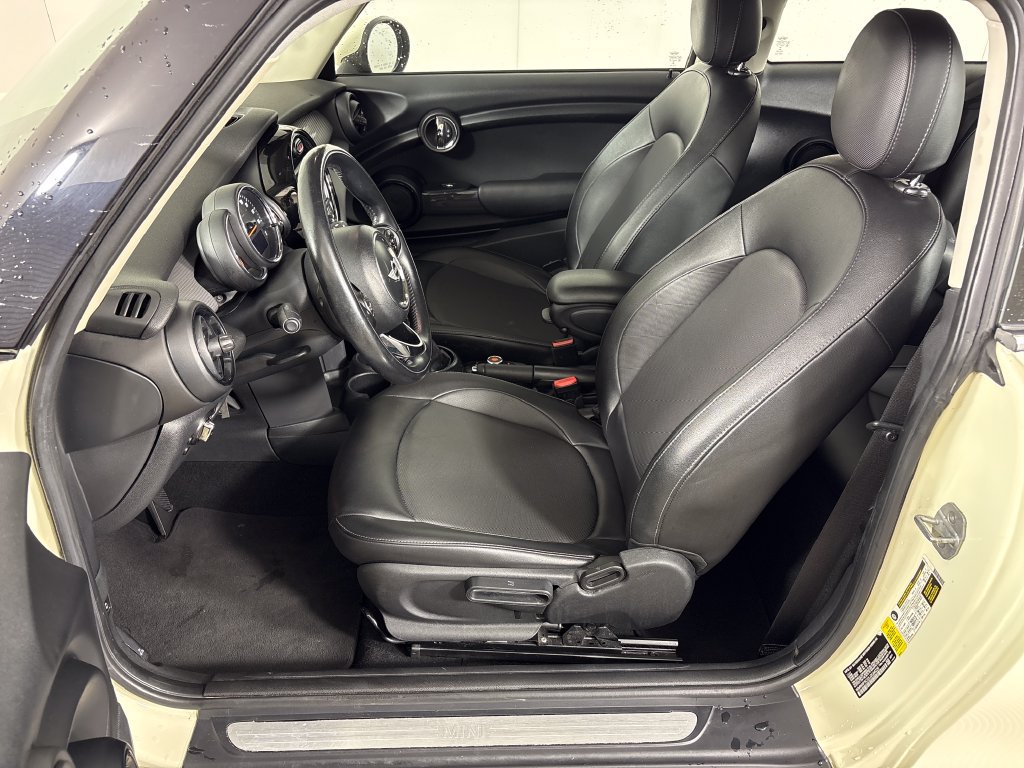 Used 2018 MINI Cooper 2-Door Hardtop FWD image 26