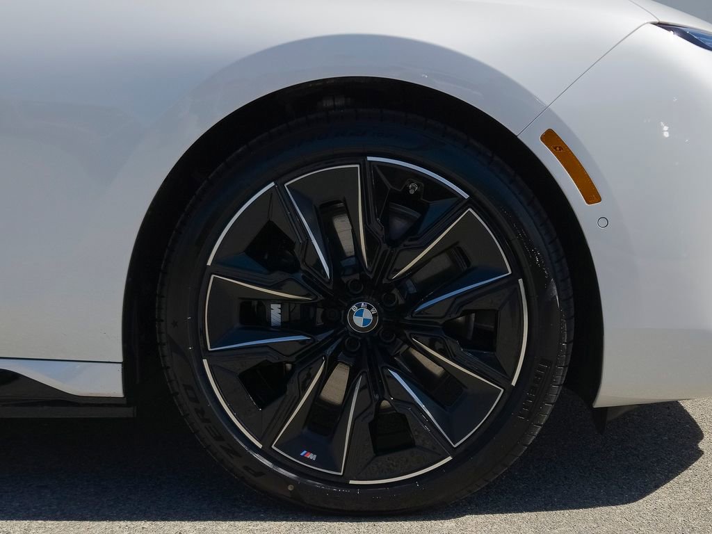 New 2026 BMW 750e xDrive w/ Executive Package image 6