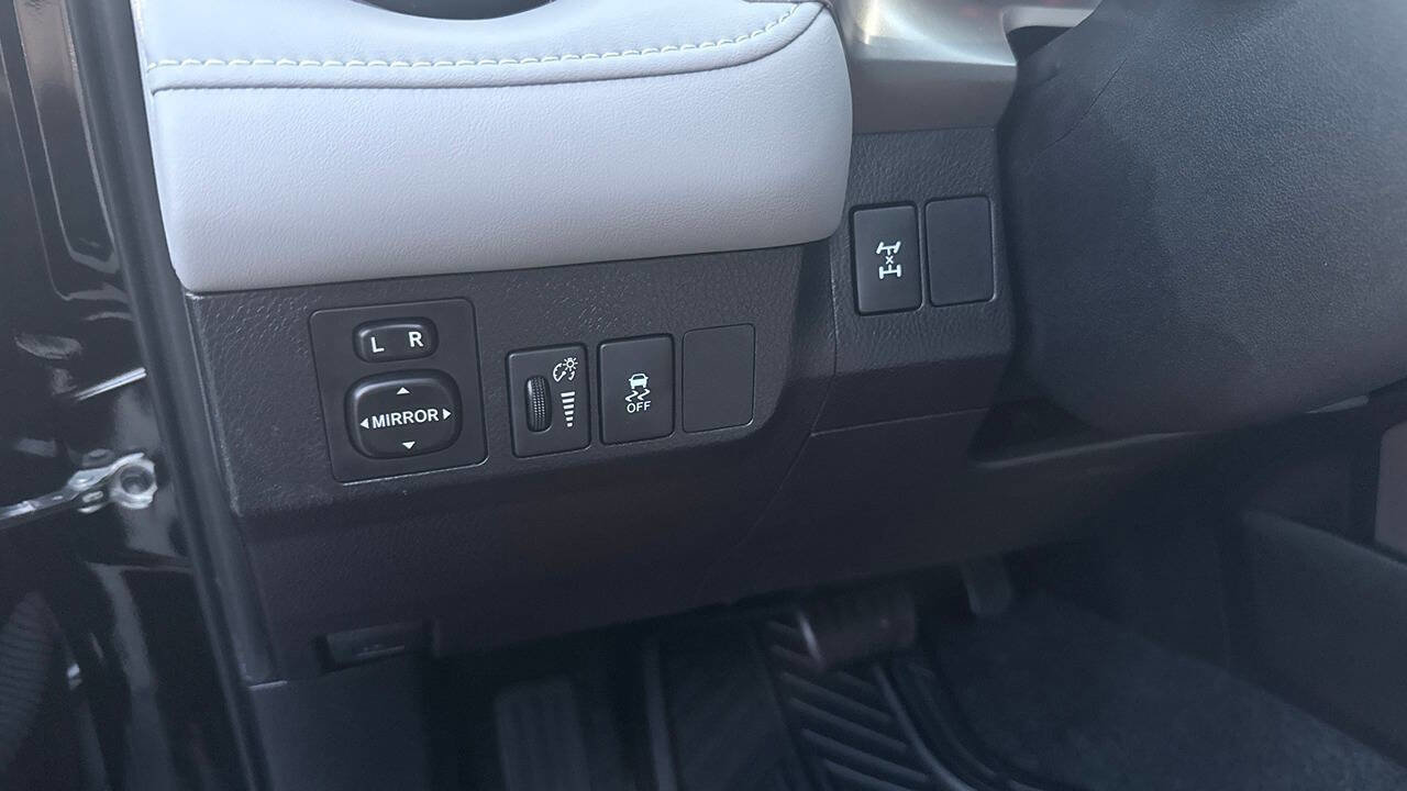 Used 2014 Toyota RAV4 XLE AWD/4WD image 20