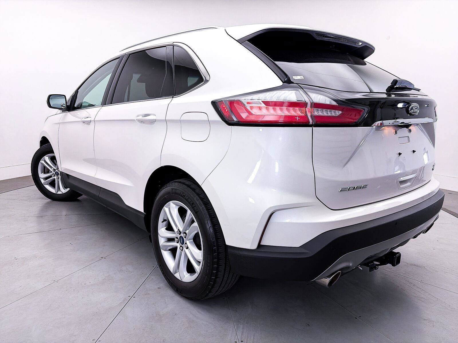 Used 2019 Ford Edge SEL w/ Cold Weather Package AWD/4WD image 2