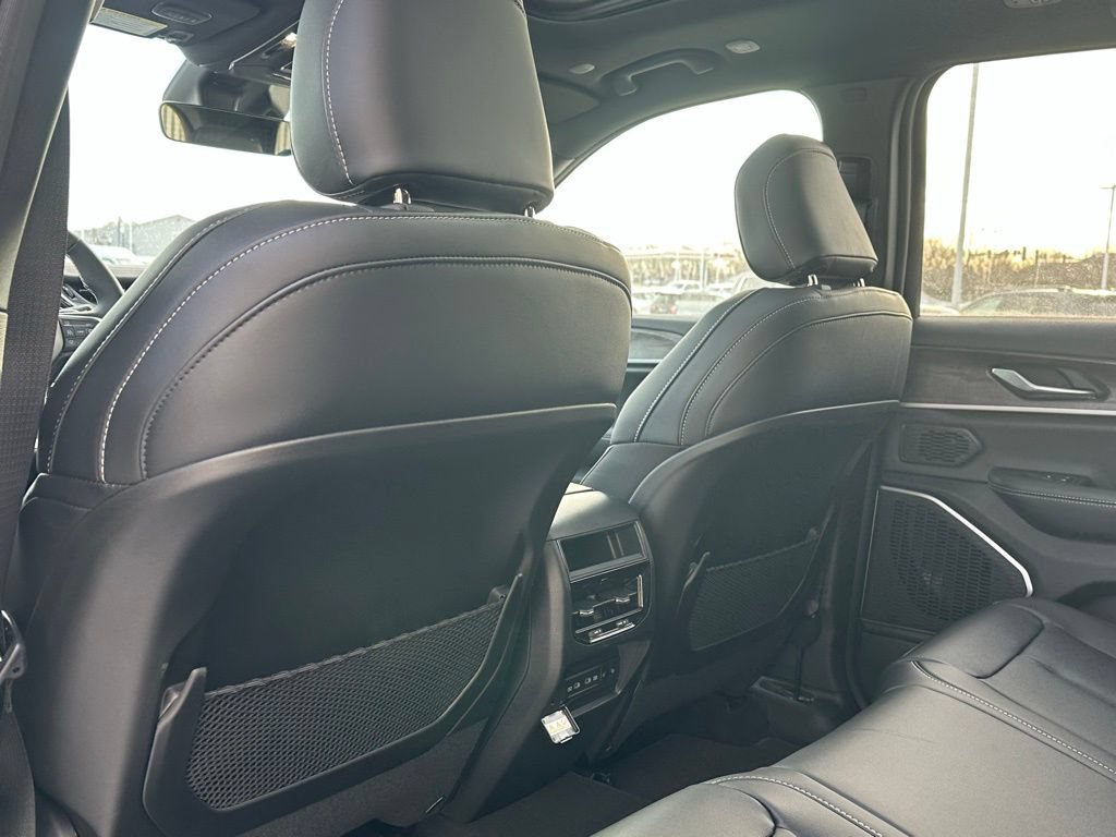 New 2026 Jeep Grand Cherokee Limited AWD/4WD image 13