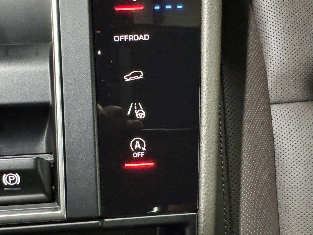 Used 2024 Porsche Macan image 64