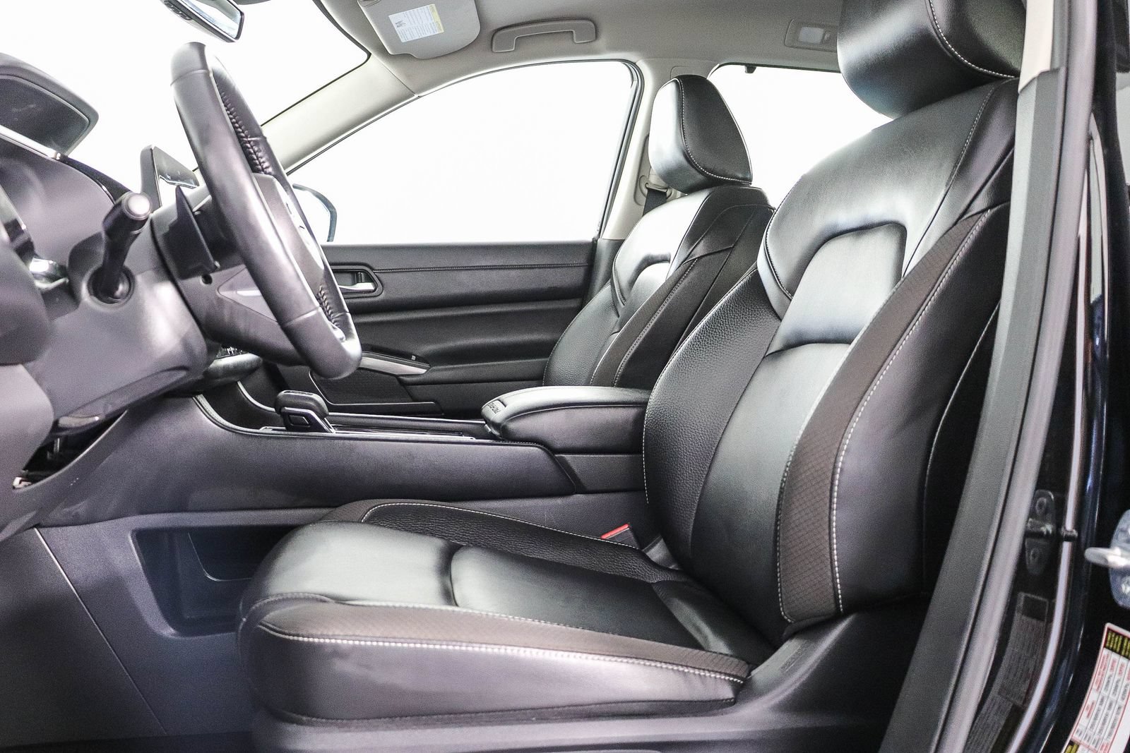 Used 2025 Nissan Pathfinder SL FWD image 18