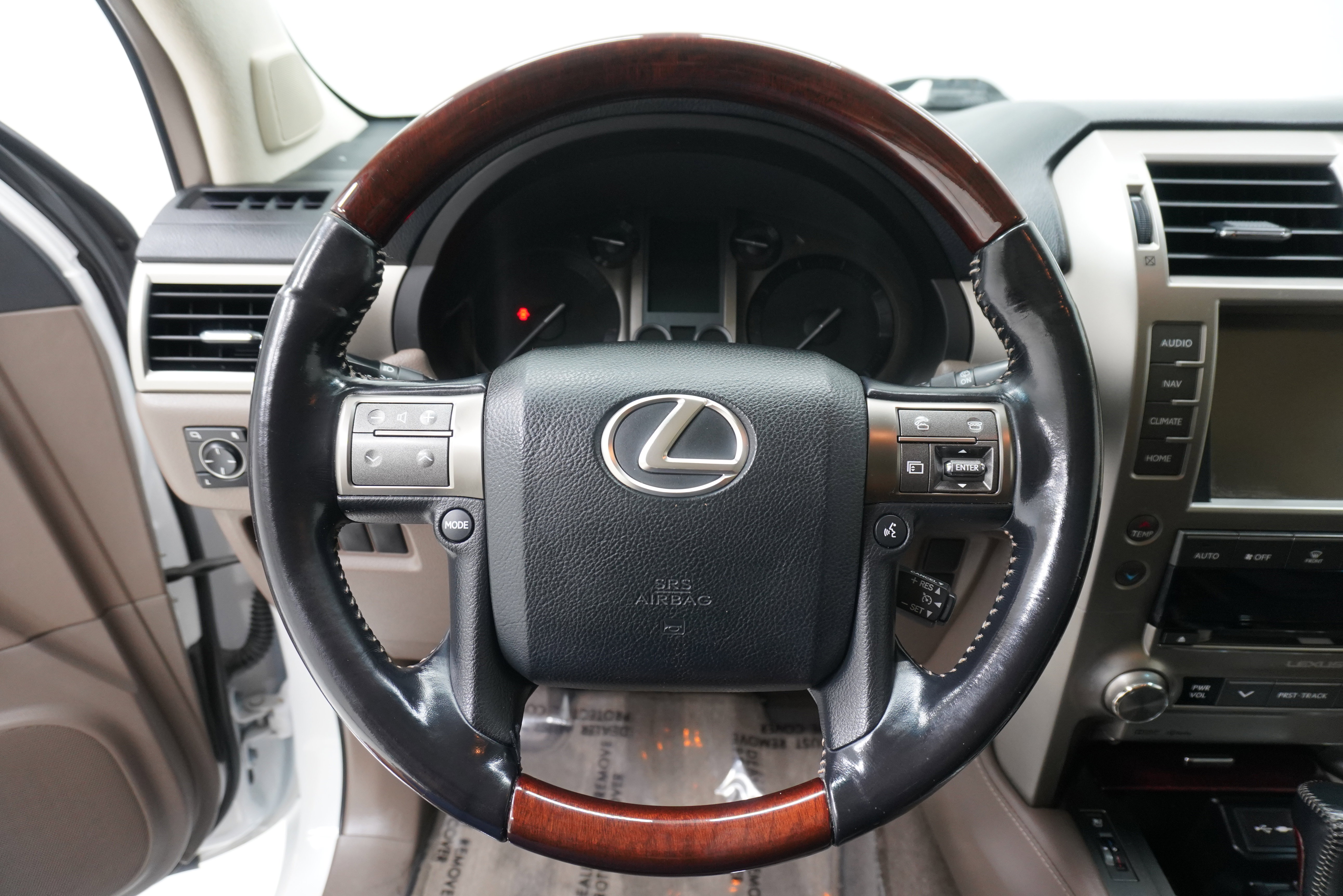 Used 2016 Lexus GX 460 w/ Premium Package AWD/4WD image 18