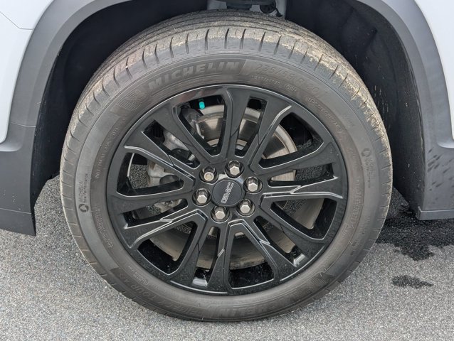 Used 2023 GMC Acadia SLE w/ Driver Convenience Package FWD image 13