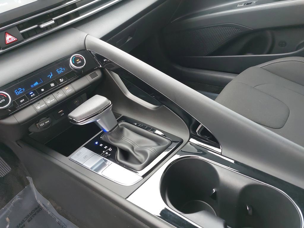 Certified 2025 Hyundai Elantra Hybrid FWD image 23