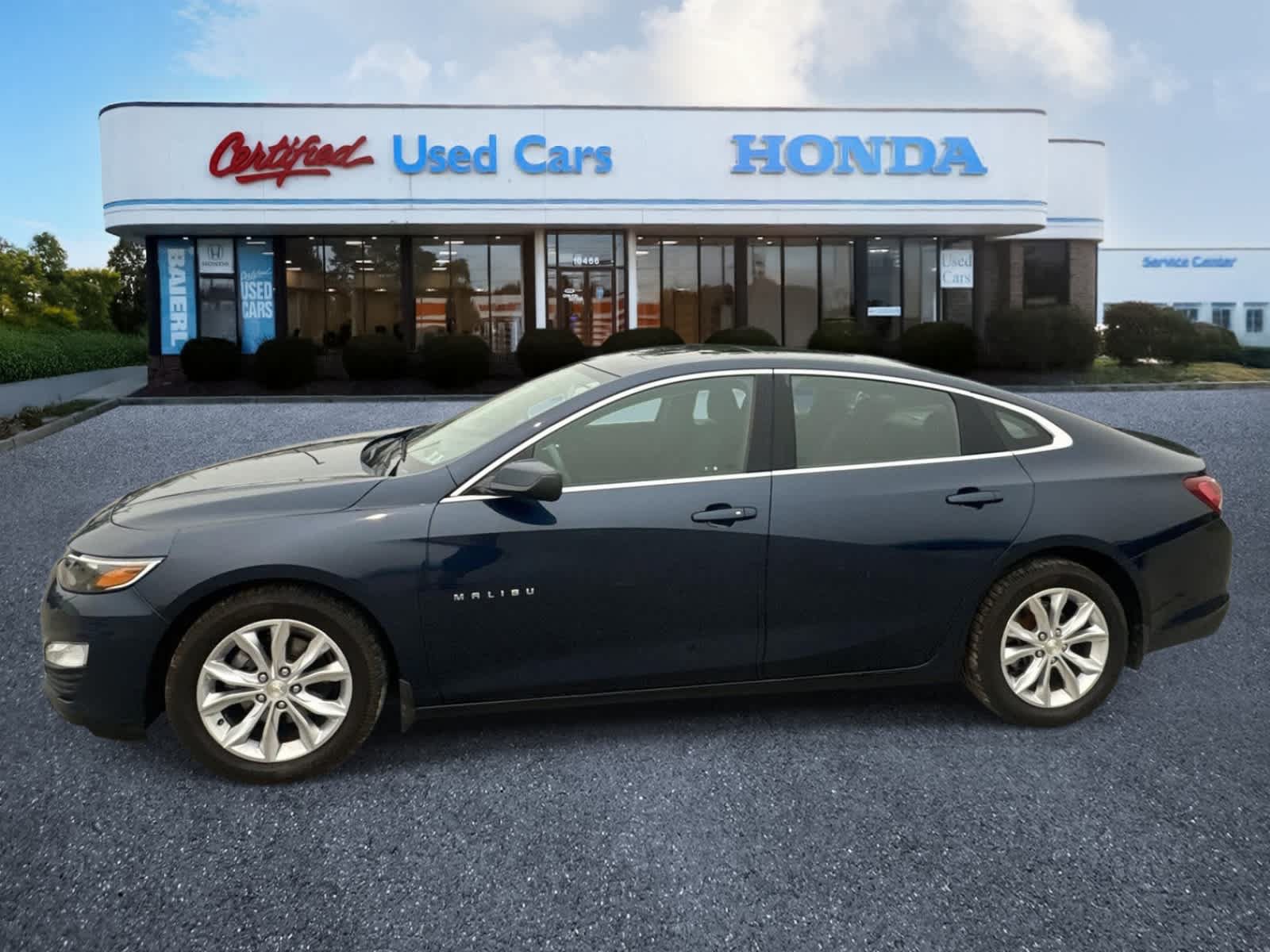 Used 2020 Chevrolet Malibu LT FWD image 2