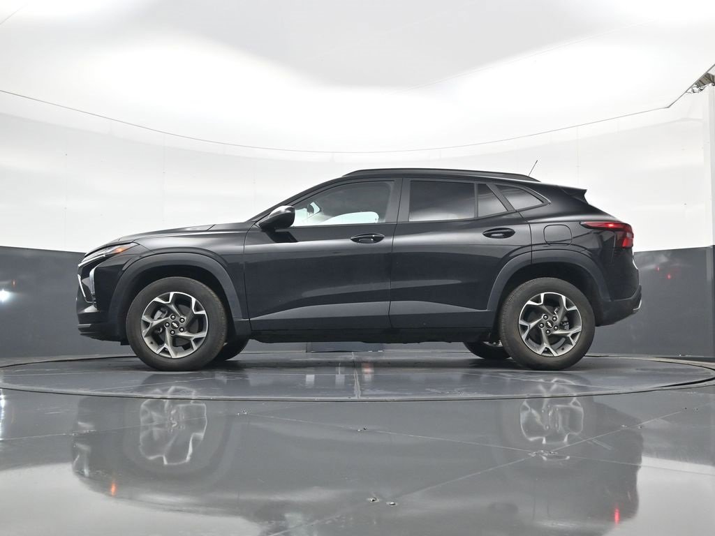 Used 2024 Chevrolet Trax LT w/ LT Convenience Package image 18