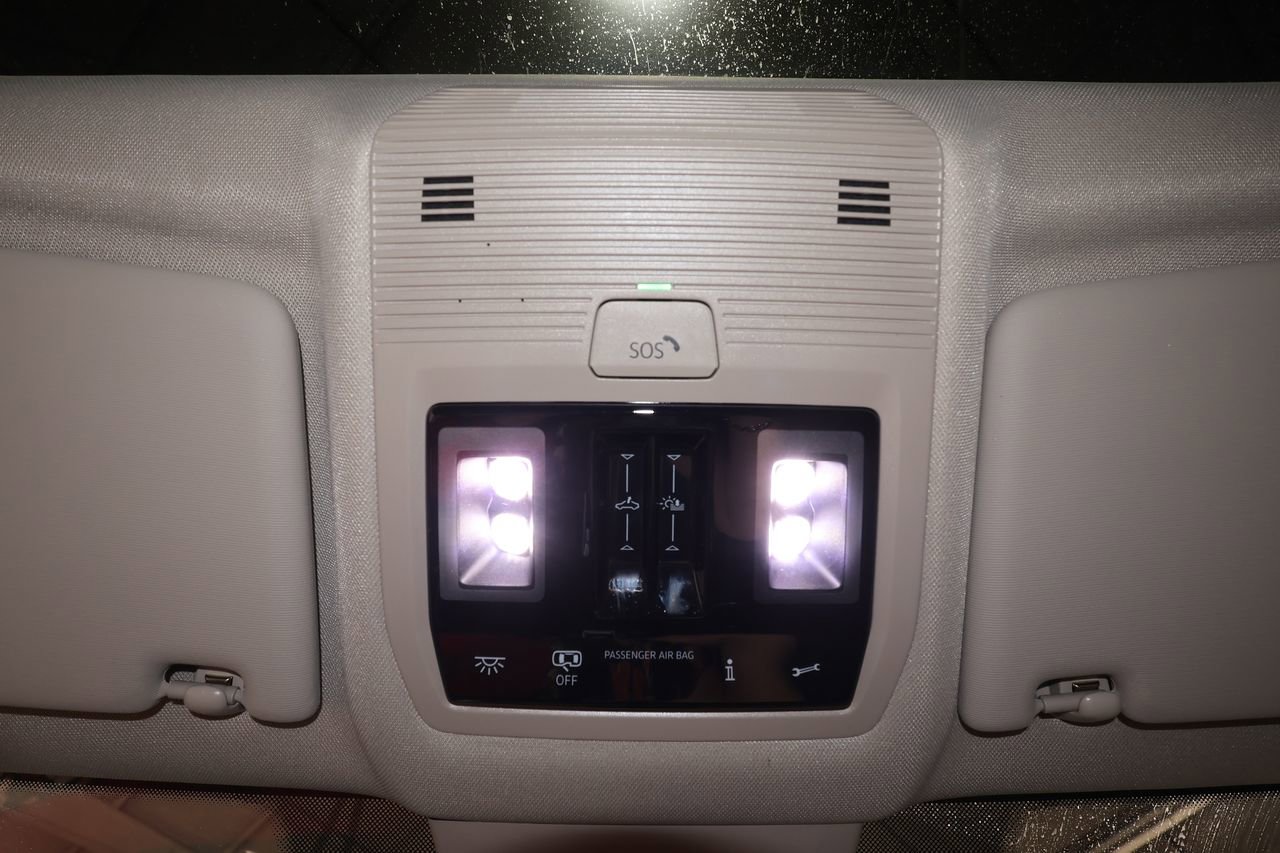 Used 2025 Volkswagen Atlas SEL Premium R-Line image 33