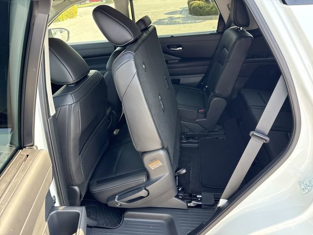 Used 2024 Nissan Pathfinder SL w/ Cargo Package image 11