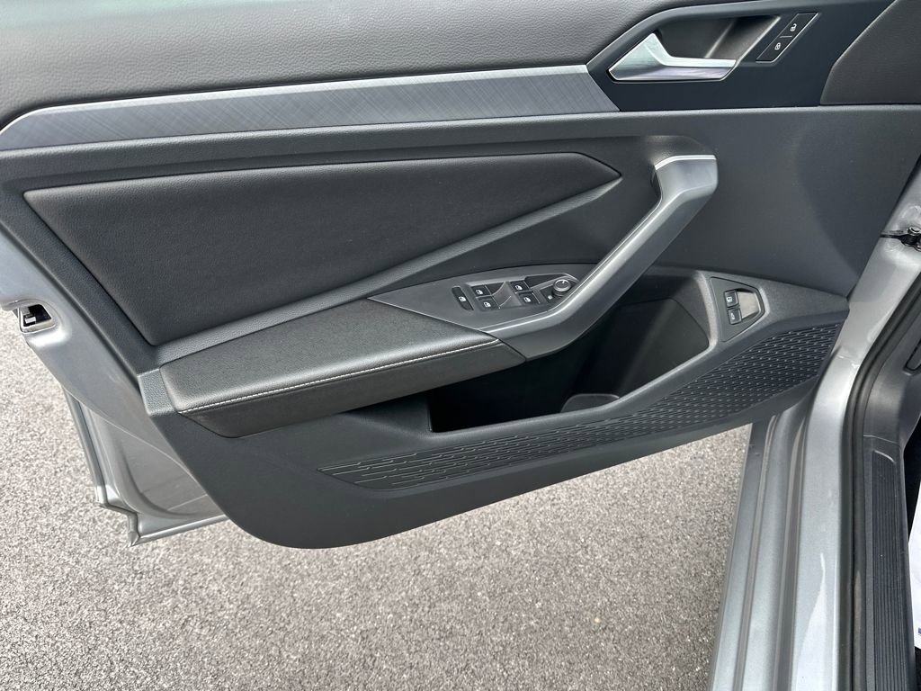 Used 2024 Volkswagen Jetta SE image 18