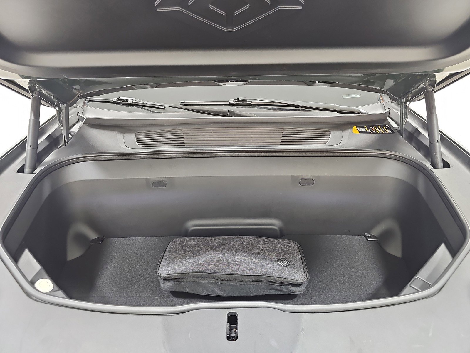 Used 2022 Rivian R1T Adventure image 14