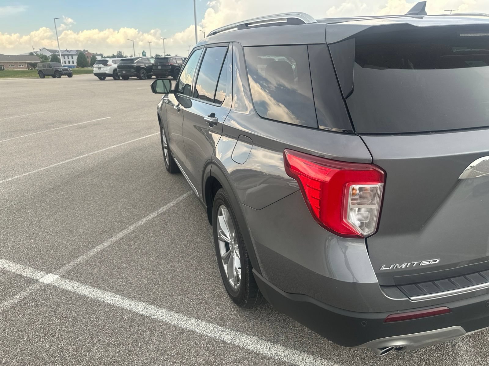Used 2022 Ford Explorer Limited w/ Equipment Group 301A RWD image 7