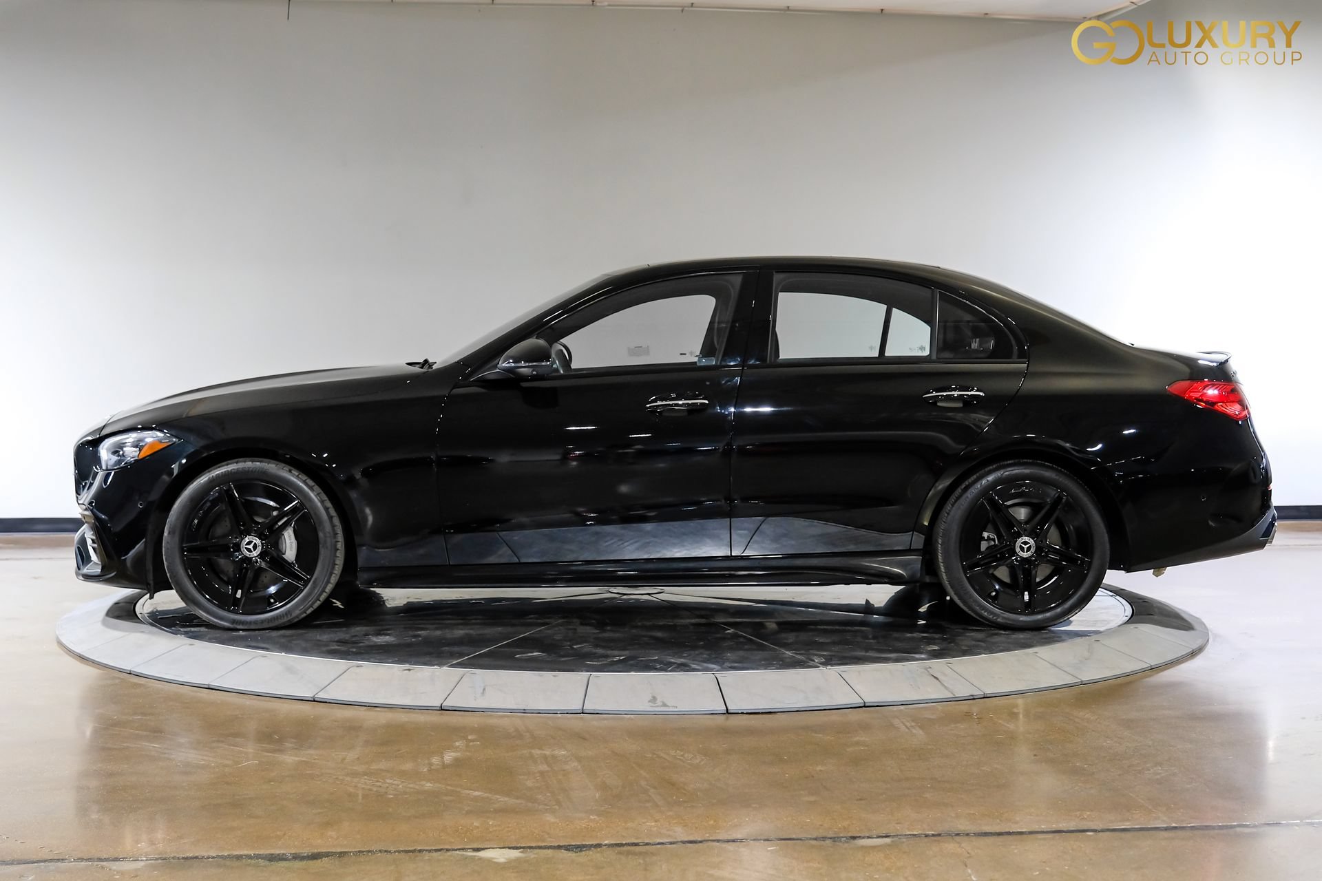 Used 2025 Mercedes-Benz C 300 4MATIC Sedan w/ AMG Line w/ Night Package image 12