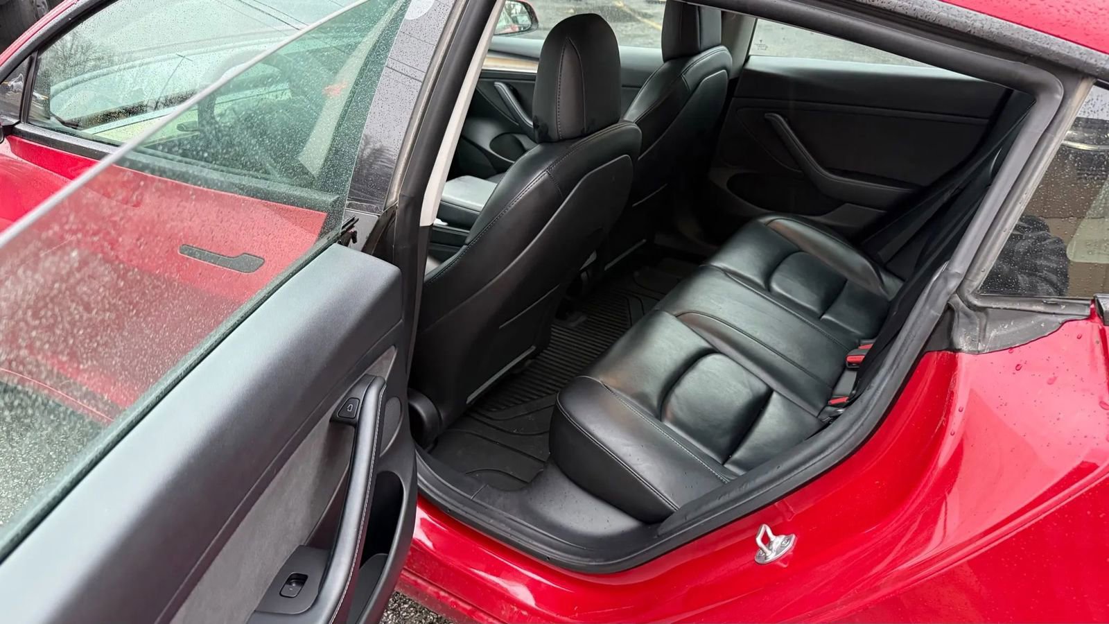 Used 2022 Tesla Model 3 Standard Range image 9