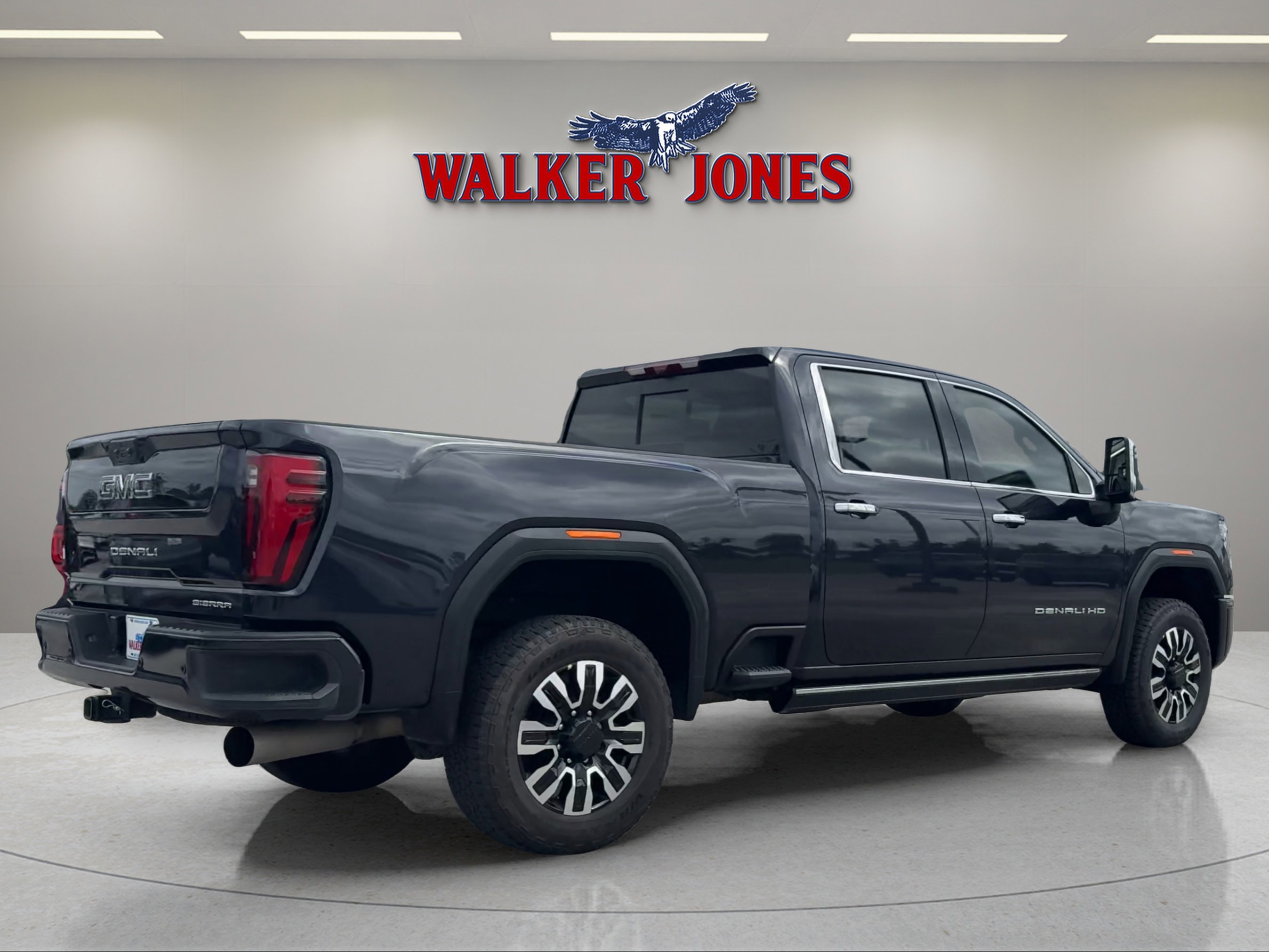 Used 2025 GMC Sierra 2500 Denali Ultimate image 3