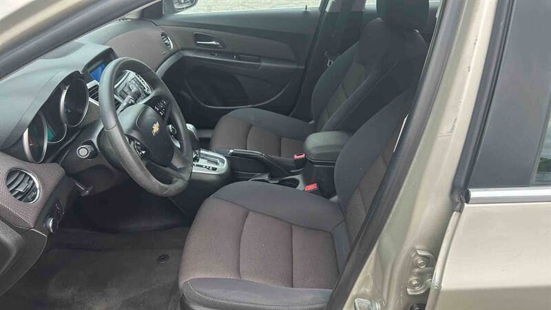 Used 2016 Chevrolet Cruze LT FWD image 11