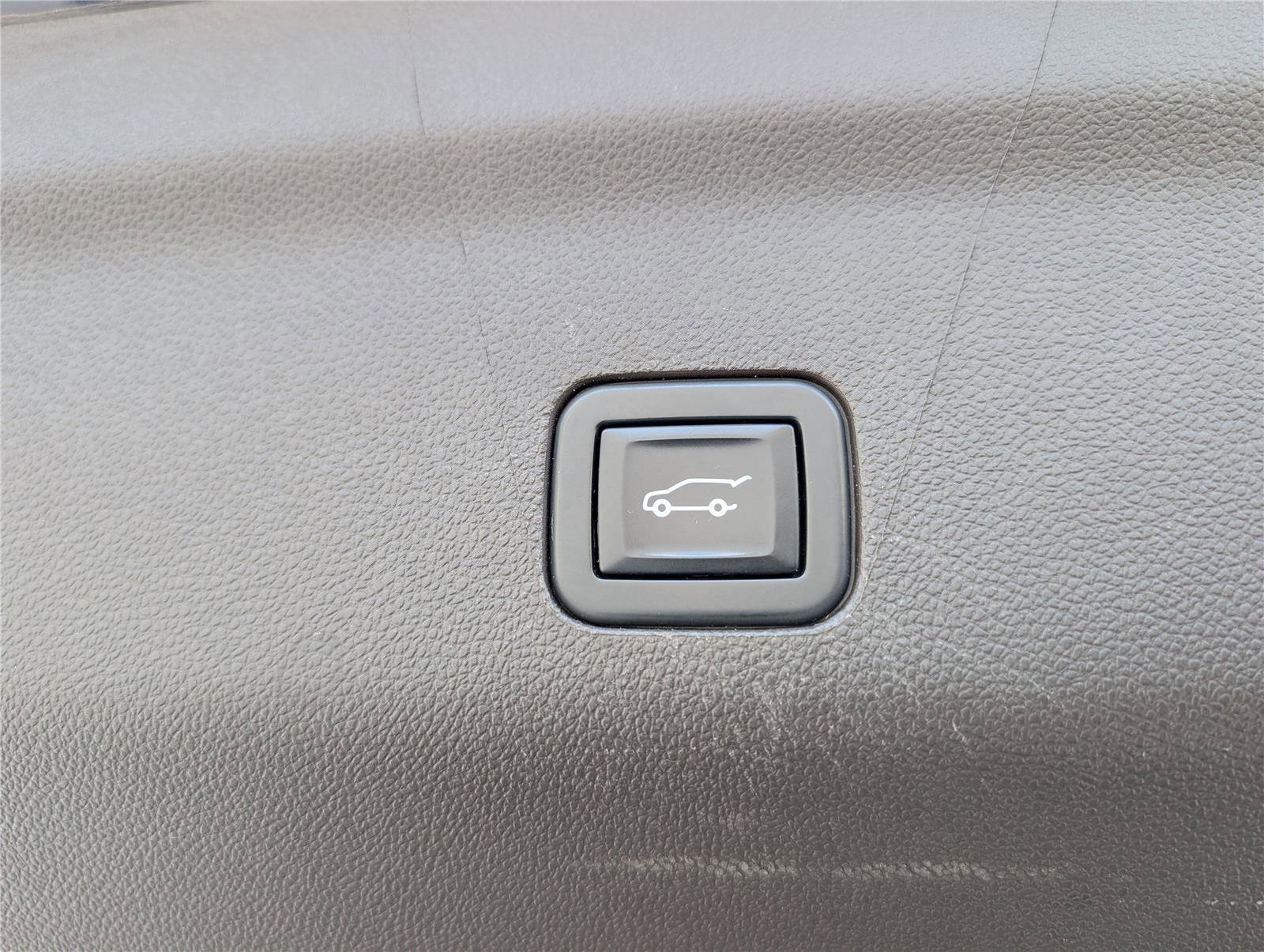 Used 2022 Cadillac Escalade Premium Luxury image 18