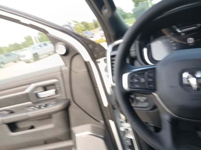 New 2026 RAM 2500 Laramie AWD/4WD image 15