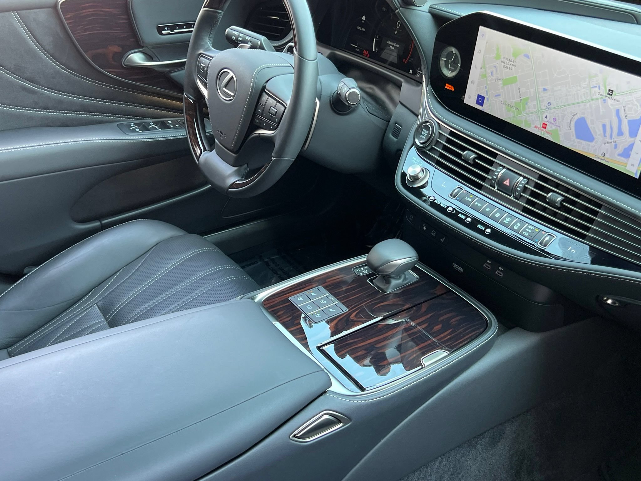 Used 2024 Lexus LS 500 AWD w/ Luxury Package image 18