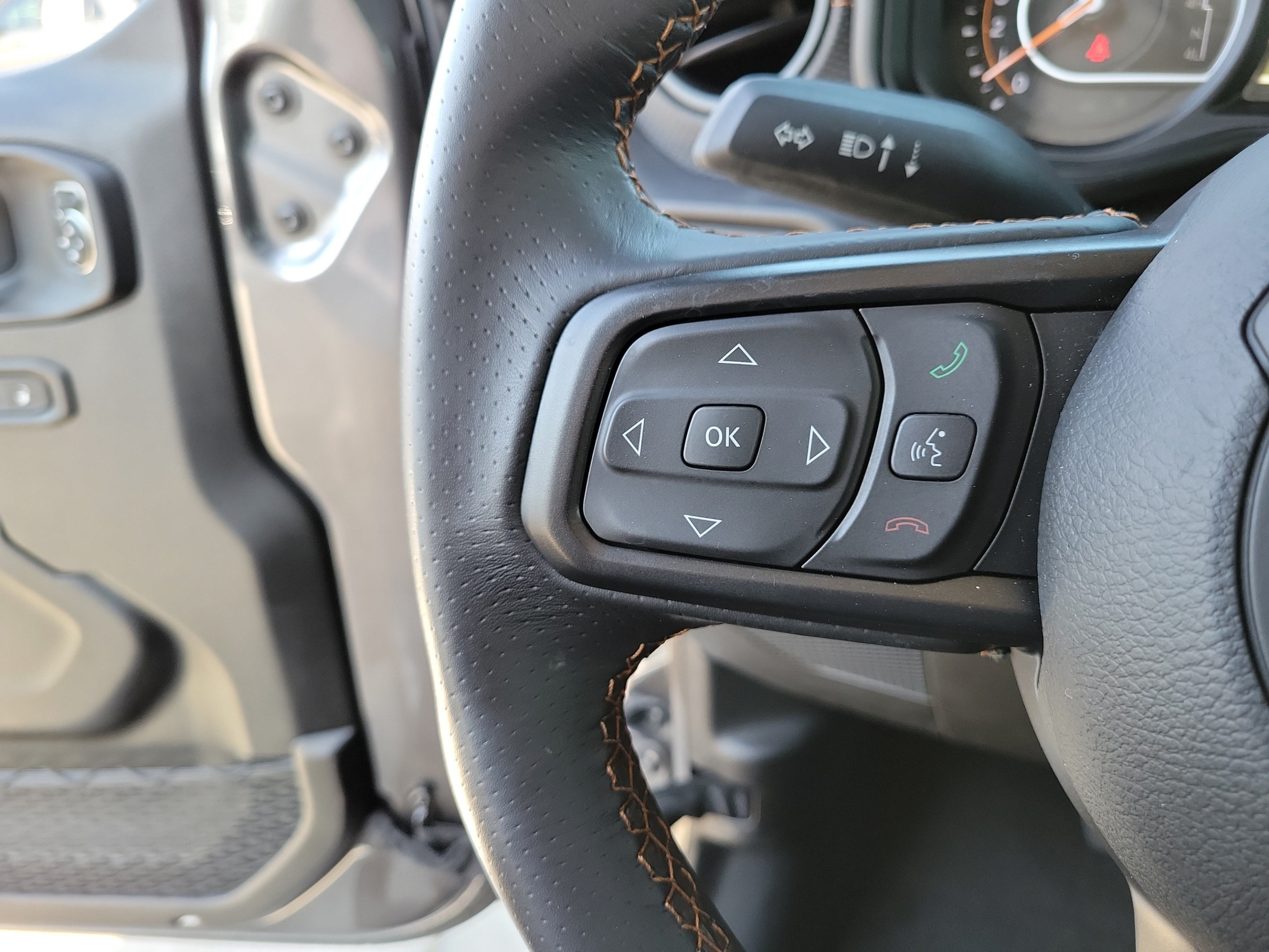 Used 2024 Jeep Gladiator Mojave AWD/4WD image 28