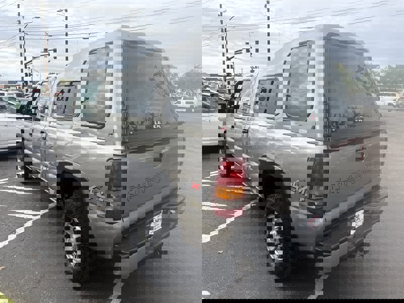 Used 2001 Chevrolet Silverado 2500 4x4 Crew Cab image 3