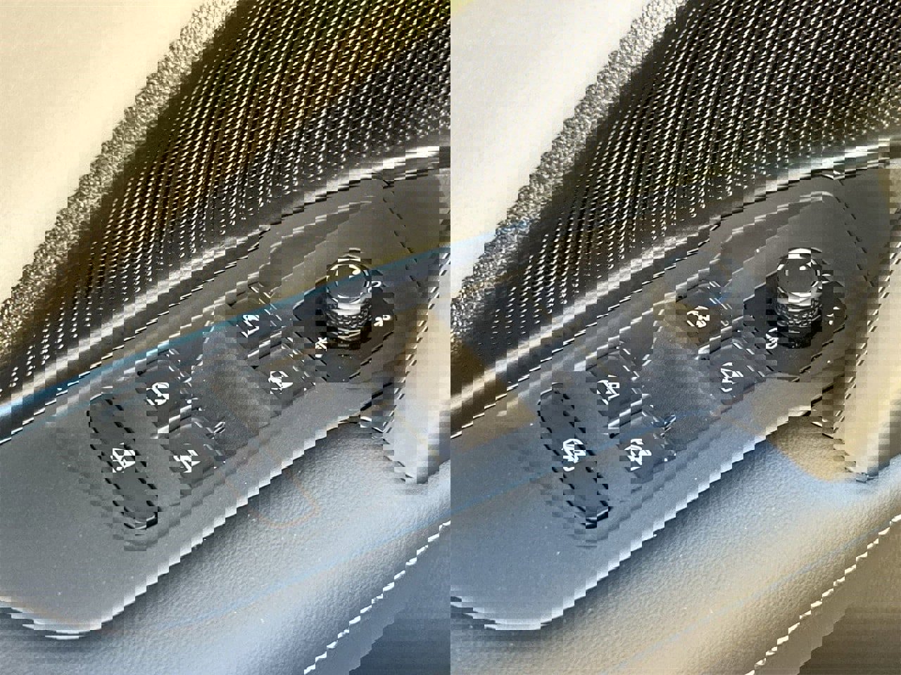 New 2026 Volkswagen Tiguan SE image 17