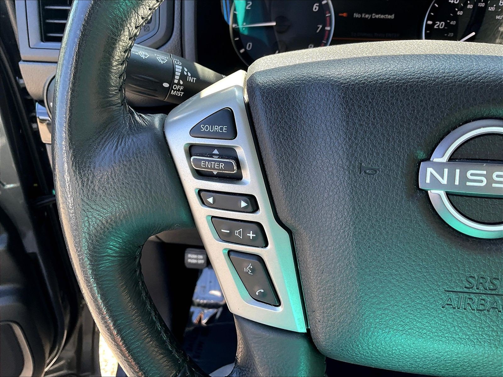 Used 2024 Nissan Titan SV w/ SV Convenience Package AWD/4WD image 14