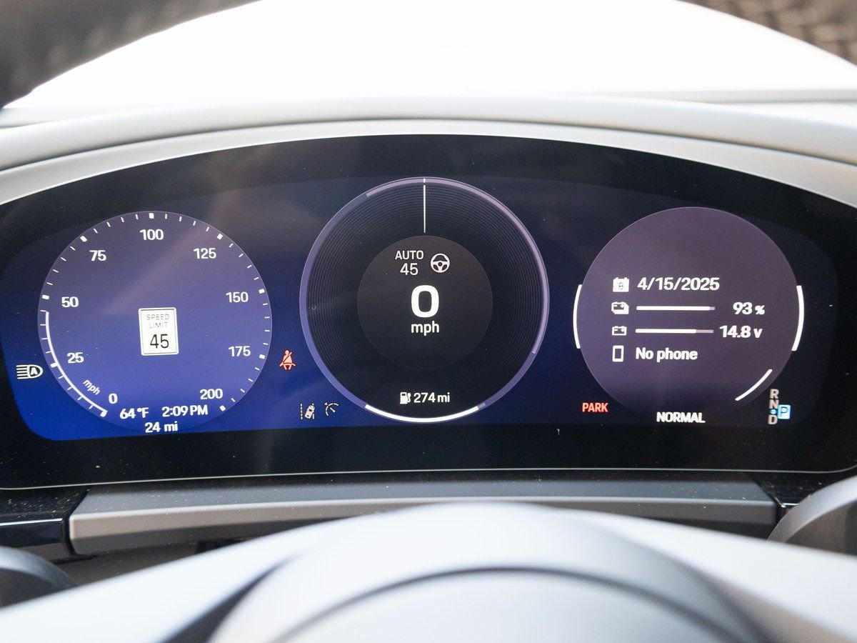 New 2025 Porsche Macan 4 Electric image 28