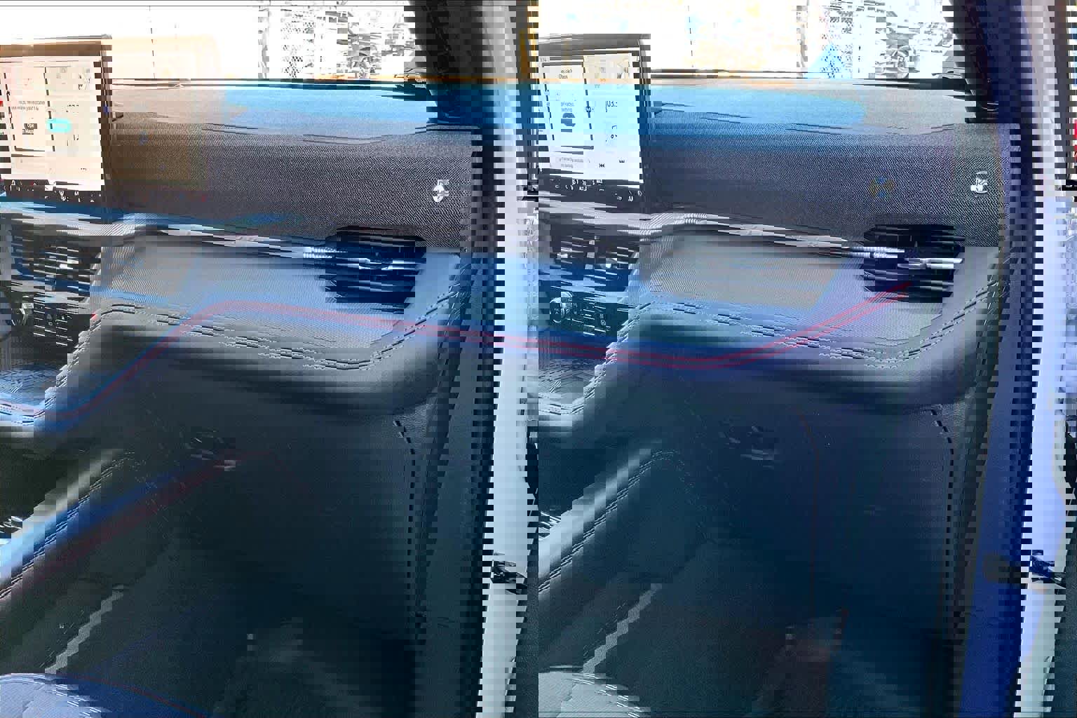 Used 2025 Ford Explorer ST-Line w/ Premium Package image 23