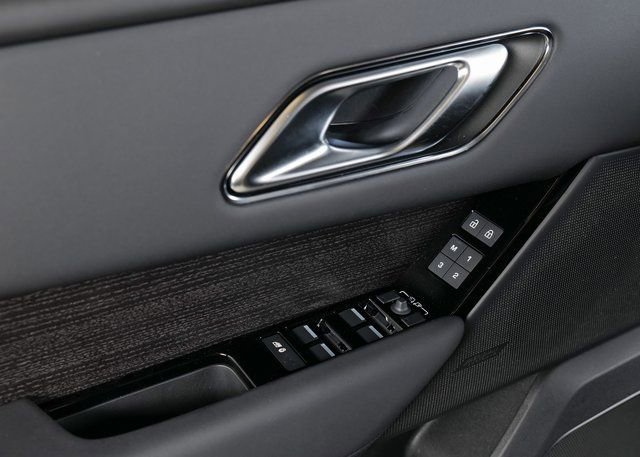 New 2026 Land Rover Range Rover Velar Dynamic SE image 22