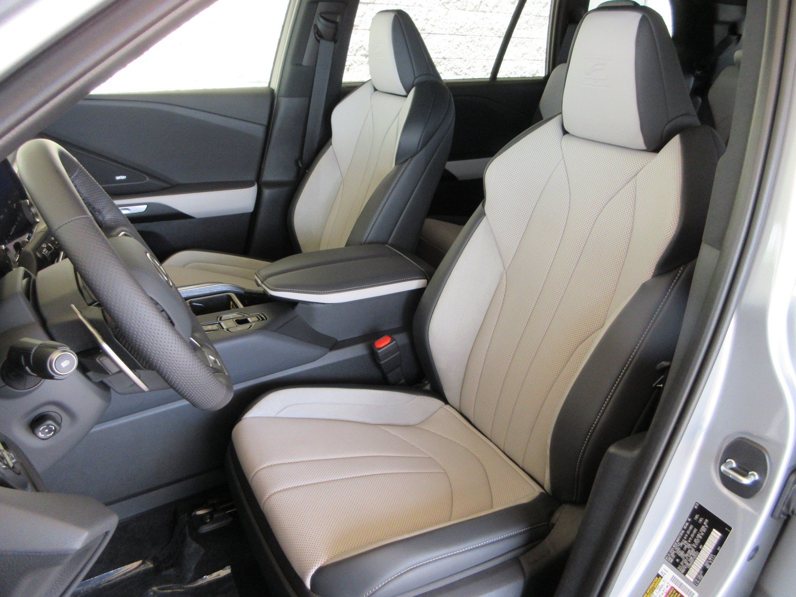 Used 2026 Lexus TX 500h AWD w/ Technology Package image 38