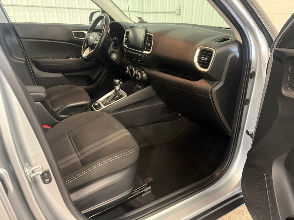 Certified 2022 Hyundai Venue SEL image 31