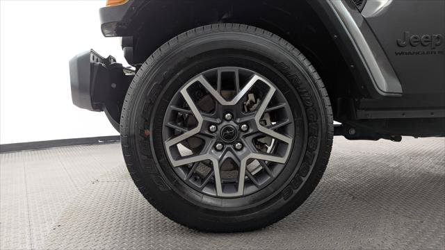 Used 2025 Jeep Wrangler Unlimited Sahara AWD/4WD image 32