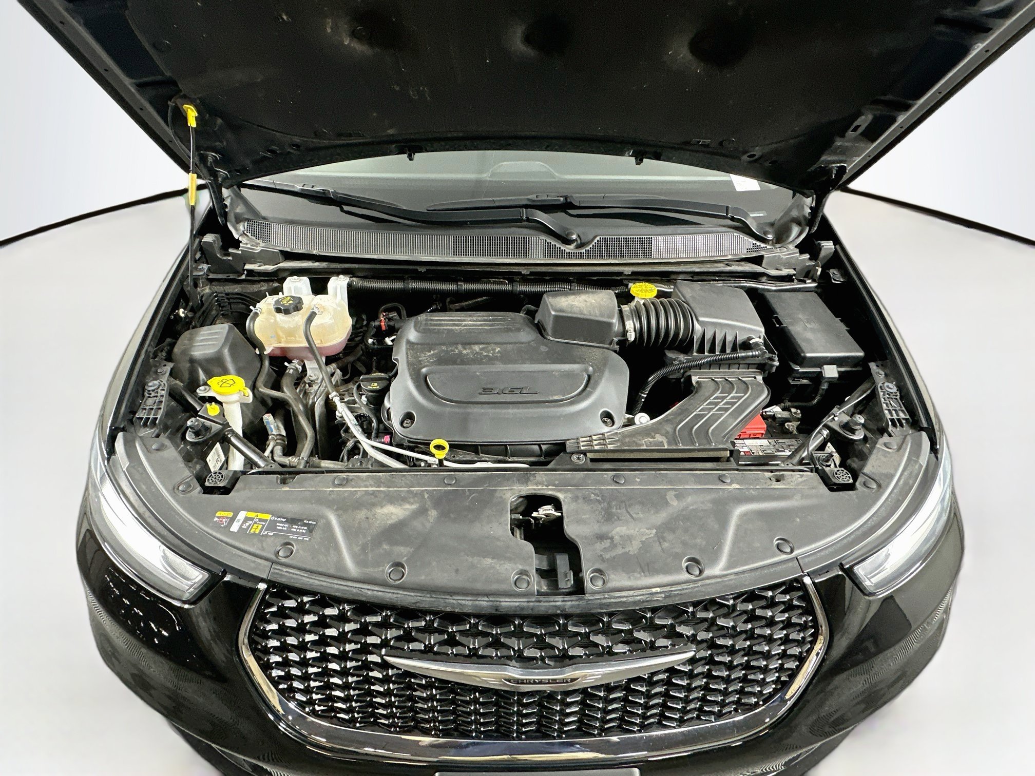 Used 2024 Chrysler Pacifica Touring-L FWD image 34