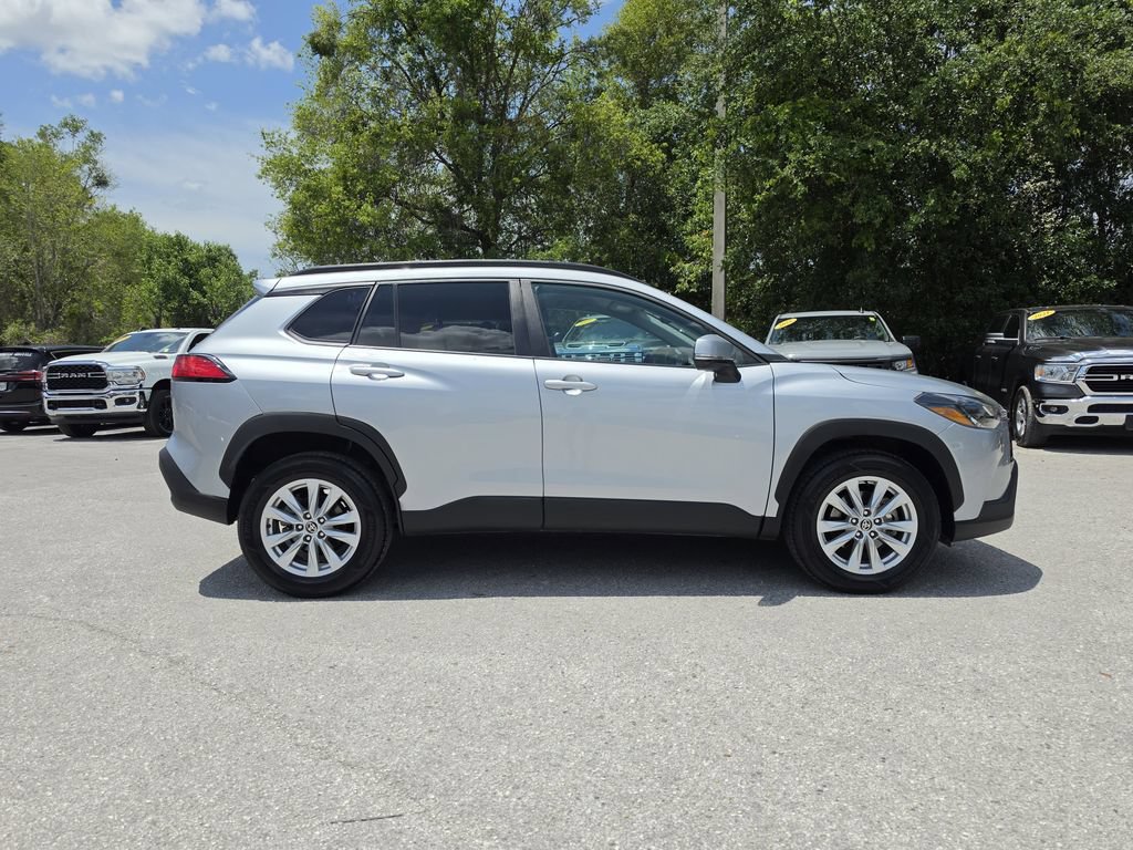 Used 2023 Toyota Corolla Cross LE FWD image 3