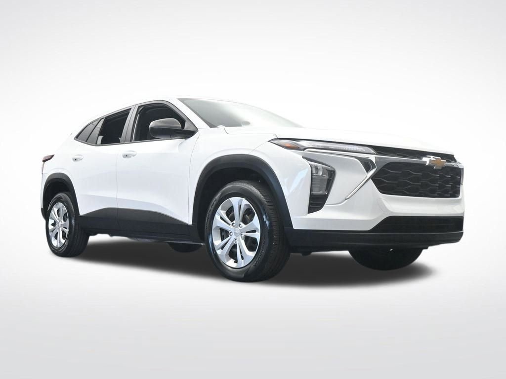 Used 2024 Chevrolet Trax LS w/ Driver Confidence Package image 55