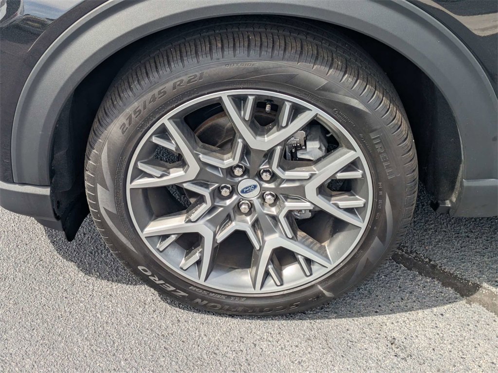 Used 2025 Ford Explorer Platinum w/ Ultimate Package image 12