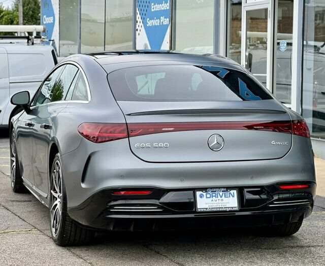 Used 2022 Mercedes-Benz EQS 580 4MATIC Sedan image 3