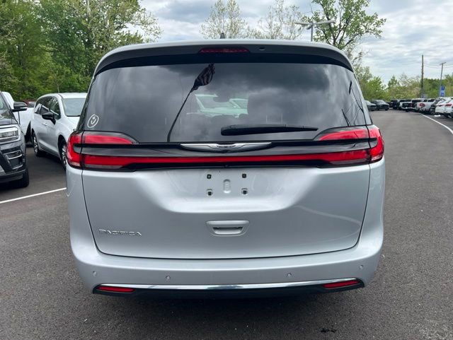 Used 2023 Chrysler Pacifica Touring-L FWD image 28