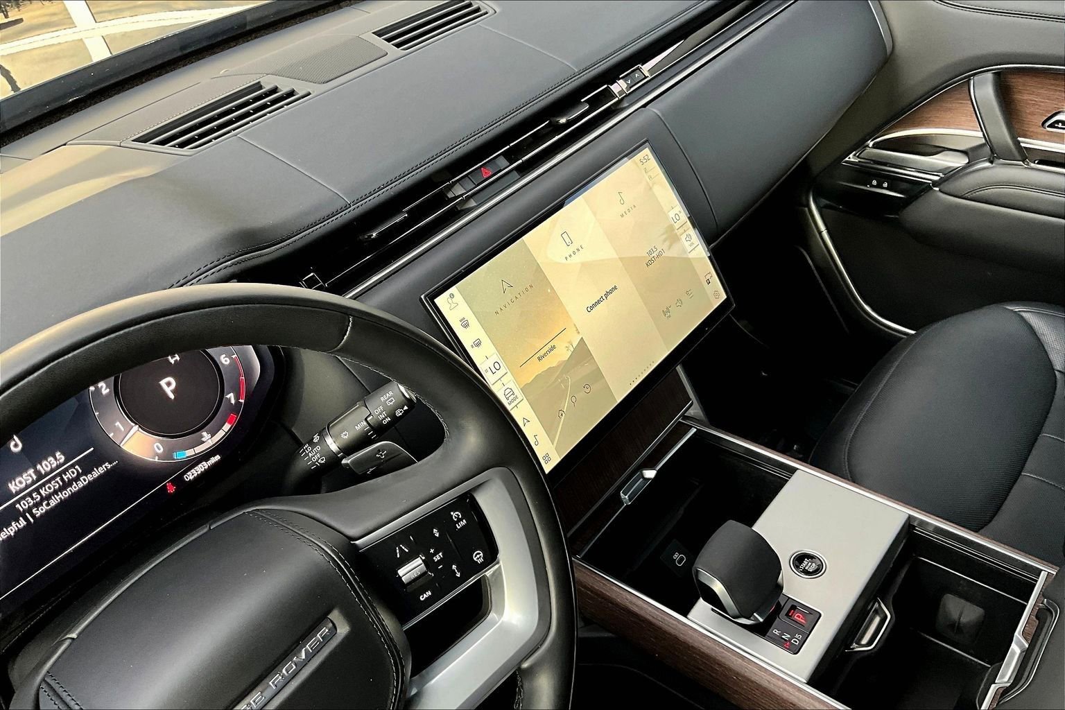 Certified 2025 Land Rover Range Rover Long Wheelbase SE image 32