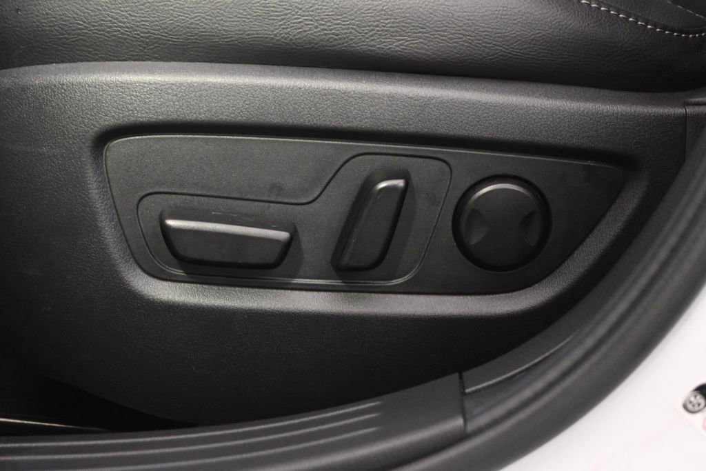 Used 2025 MAZDA CX-50 AWD 2.5 S w/ Premium Package image 14